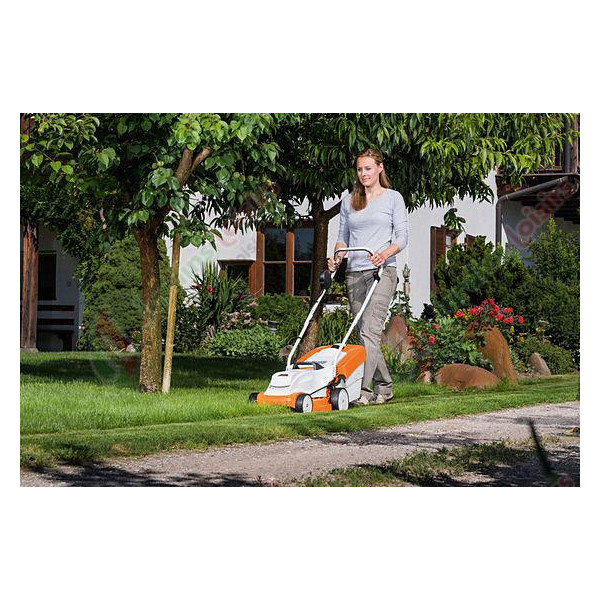 Tondeuse à batterie STIHL RMA 235.1 avec batterie et chargeur