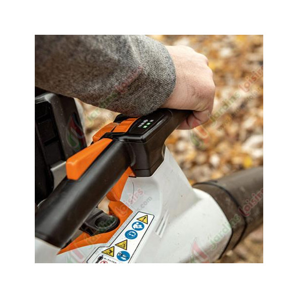 Souffleur à batterie STIHL - BGA 200 (produit avec système d'accrochage à  poser sur le harnais, sans batterie) - Matériel à batterie