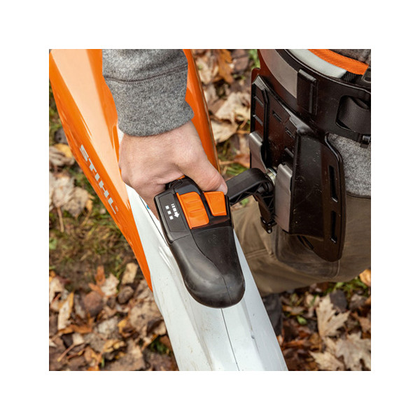 Souffleur à batterie STIHL BGA 200 : avec accroche anti-fatigue