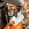 Souffleur à batterie STIHL BGA 200 : avec accroche anti-fatigue