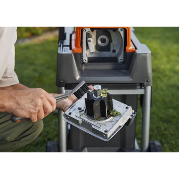 Broyeur vegetaux HUSQVARNA GS 340is avec batterie et chargeur