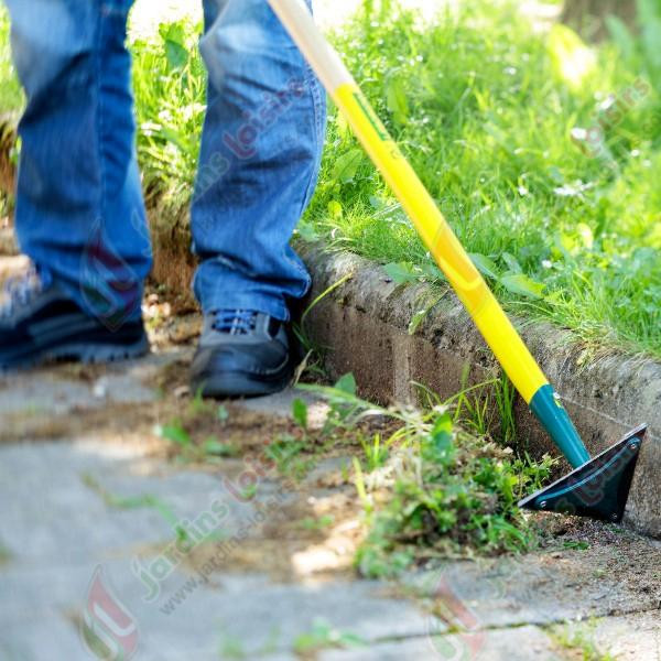 Racloir de bordures 3 cotés, haute résitance avec manche 1m50 Leborgne