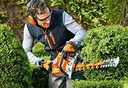 Taille haie Husqvarna vs Taille haie Stihl : Laquelle choisir ?